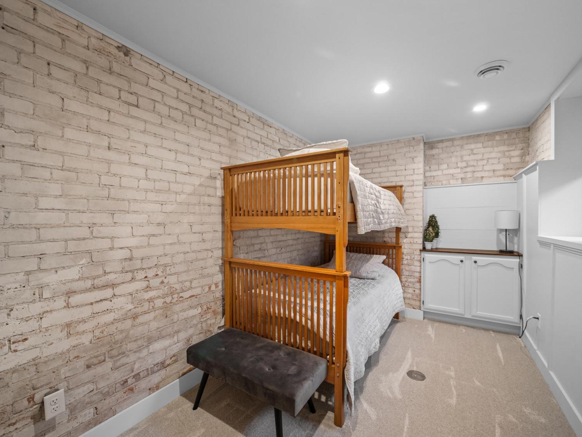 Spanish Charm 4Bed/3Bath Waupaca ภายนอก รูปภาพ